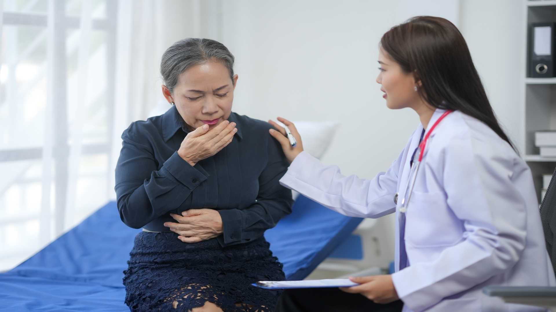 Tiểu són khi ho ở phụ nữ sau mãn kinh